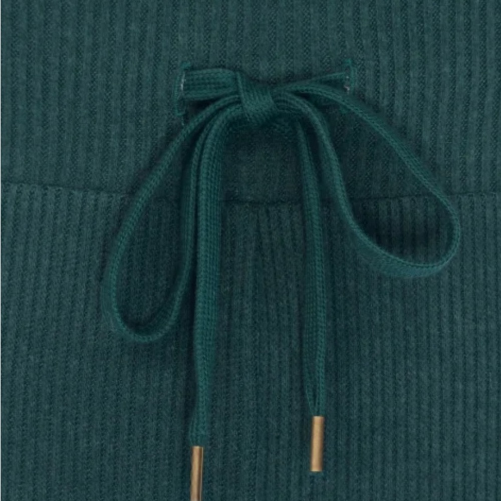 ⭐️ Firm Price ⭐️ New with tags XS Green Knit Sweater and Pants Set - Picture 3 of 5